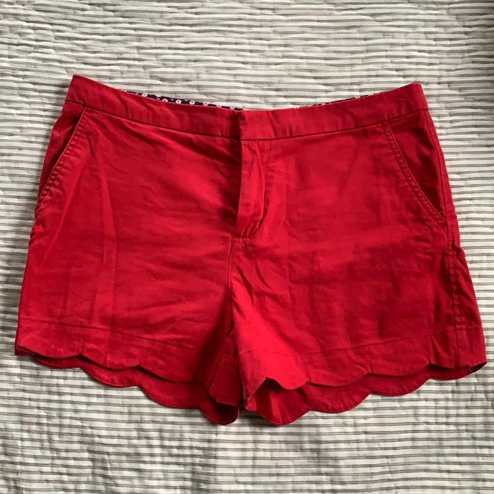 Scalloped shorts, EUC
